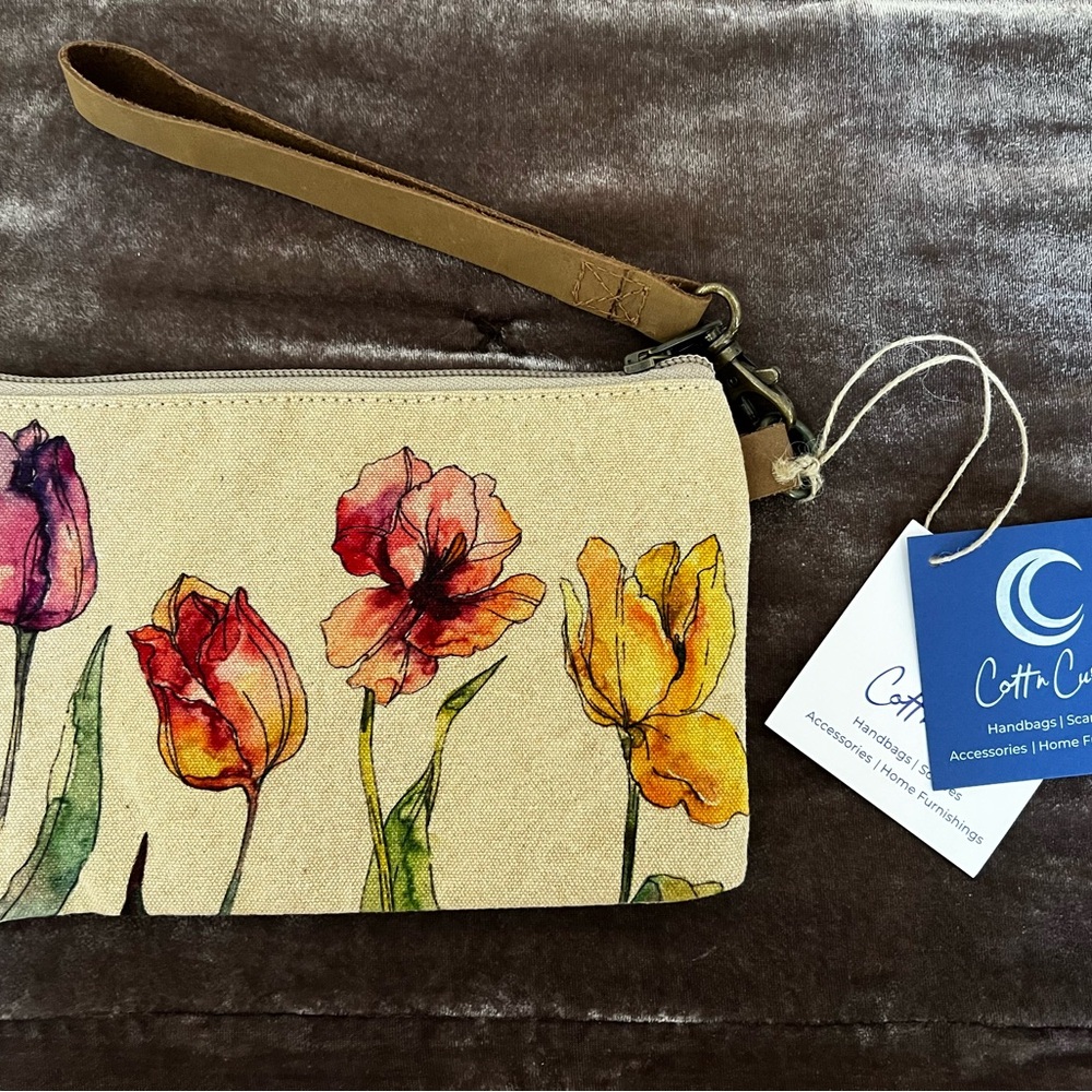 Cott n Canvas Floral Wristlet